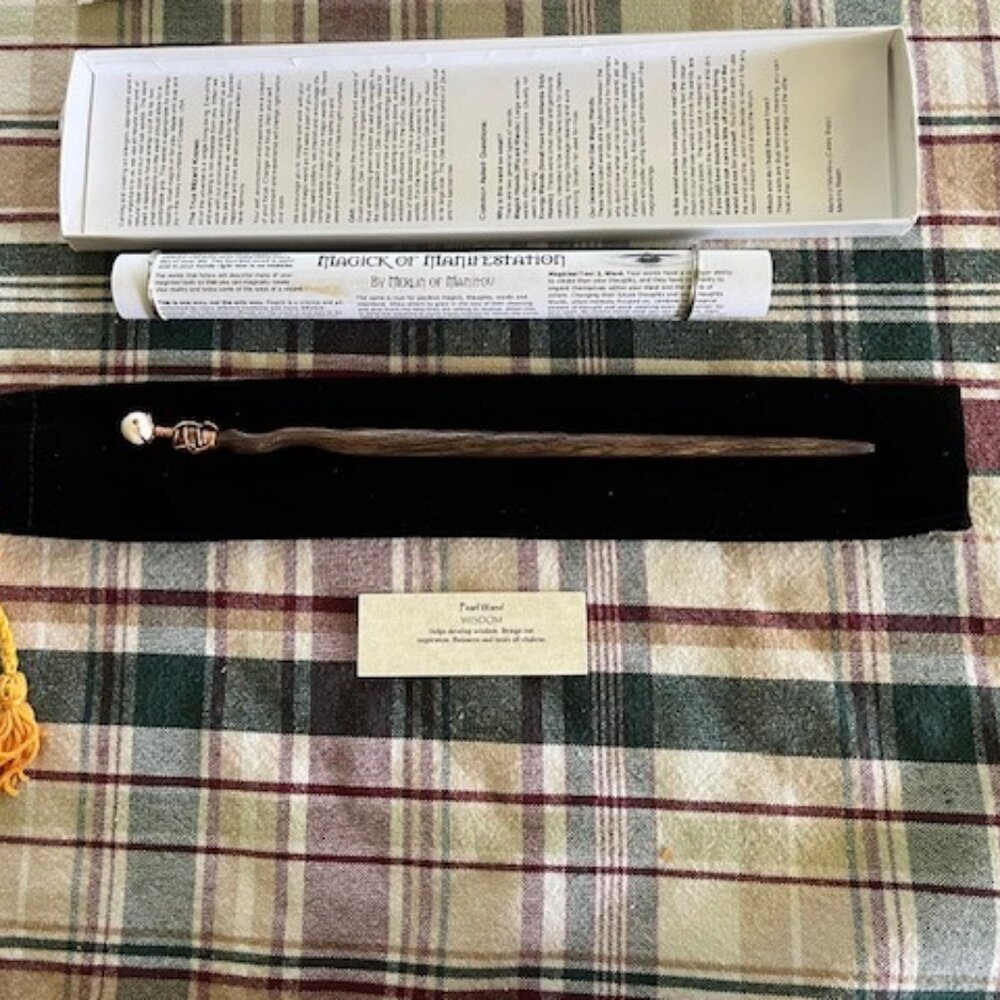Pearl Magick Wand - Wisdom (With Box and Velvet Pouch)